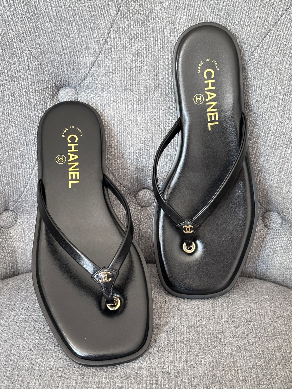 NEW BLAZY CHANEL Black leather GOLD CC Logo FLIP FLOP Slides Flat Sandals 38.5 - Picture 13 of 16